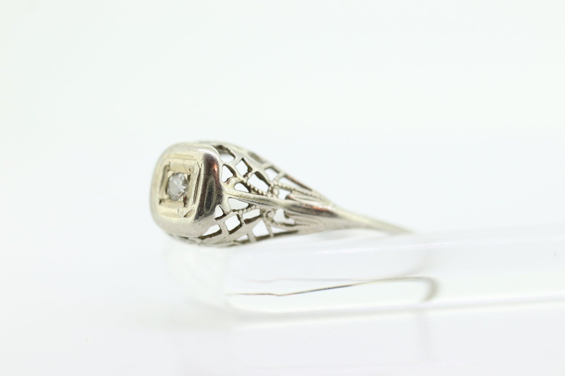 18k Art Deco Diamond ring. 18k White Gold Filigree Ring.st150