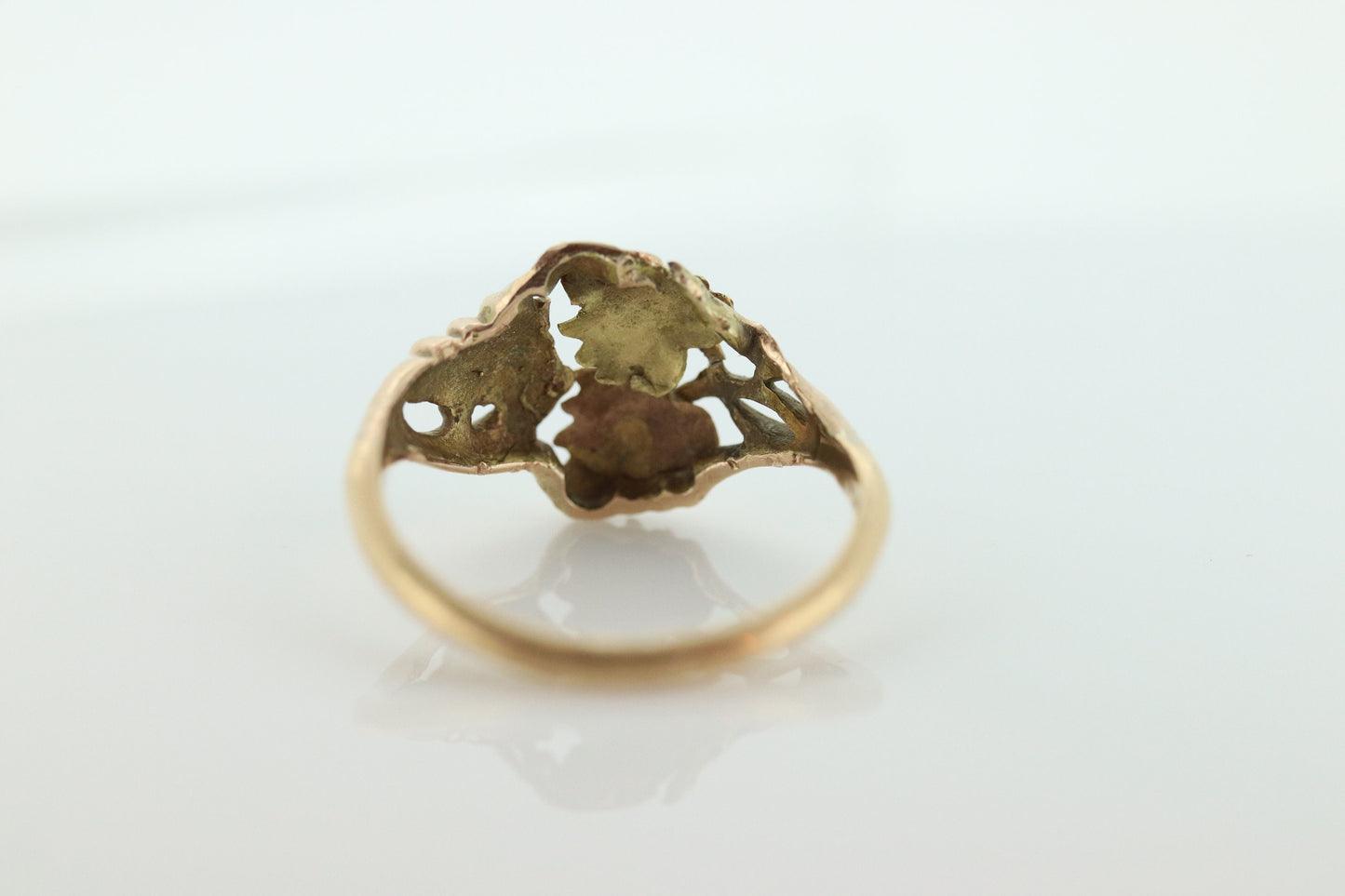 Black Hills Gold Ring. 10k Black Hills Gold band. Vintage Black Hills gold. sz 6.5 st(86/25)