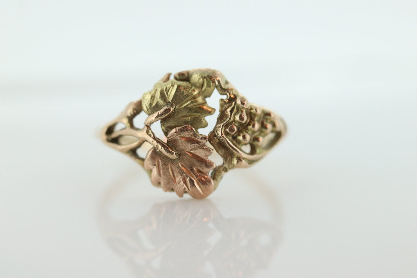 Black Hills Gold Ring. 10k Black Hills Gold band. Vintage Black Hills gold. sz 6.5 st(86/25)