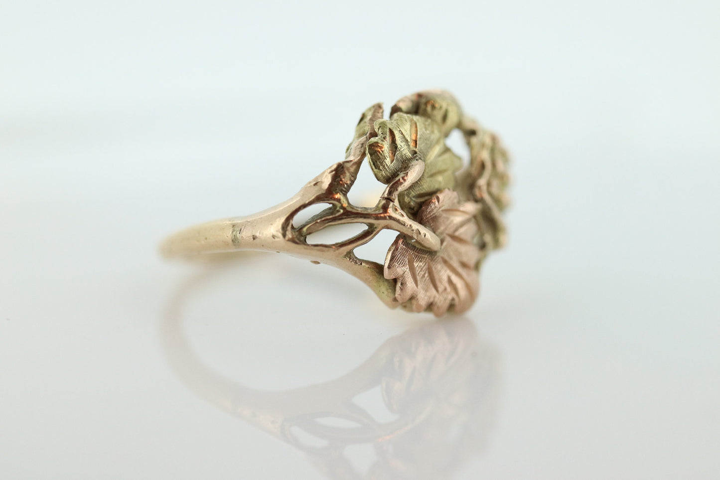 Black Hills Gold Ring. 10k Black Hills Gold band. Vintage Black Hills gold. sz 6.5 st(86/25)