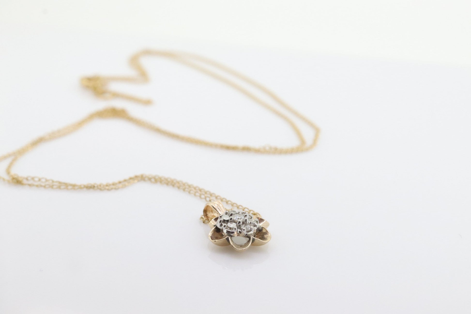 14k Diamond DAISY Pendant. 14k Diamond Daisy Buttercup flower pendant and necklace. st(110)