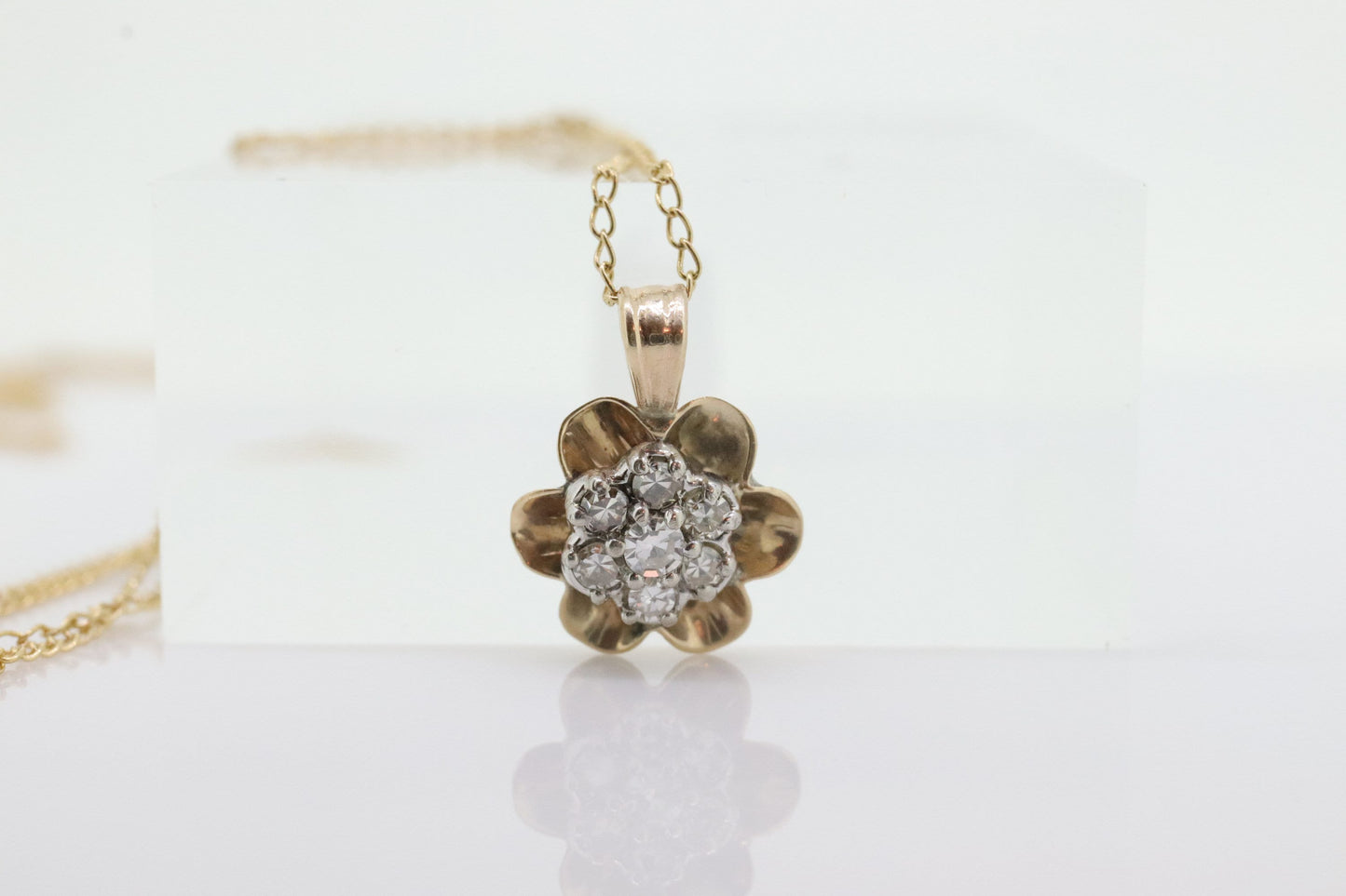 14k Diamond DAISY Pendant. 14k Diamond Daisy Buttercup flower pendant and necklace. st(110)