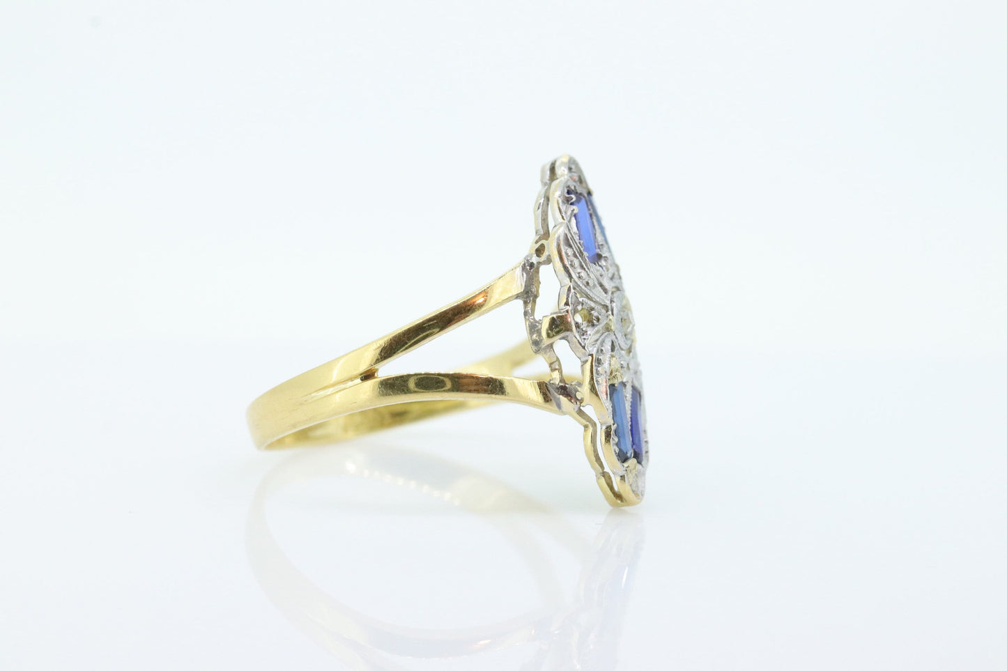 Shield Diamond Sapphire ring. 18k diamond and sapphire shield ring. 18k Art Deco diamond filigree signet ring. st(140)