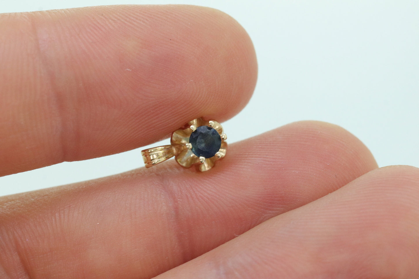 14k Blue TOPAZ buttercup Pendant. High quality solitaire pendant piece. st(12/11)