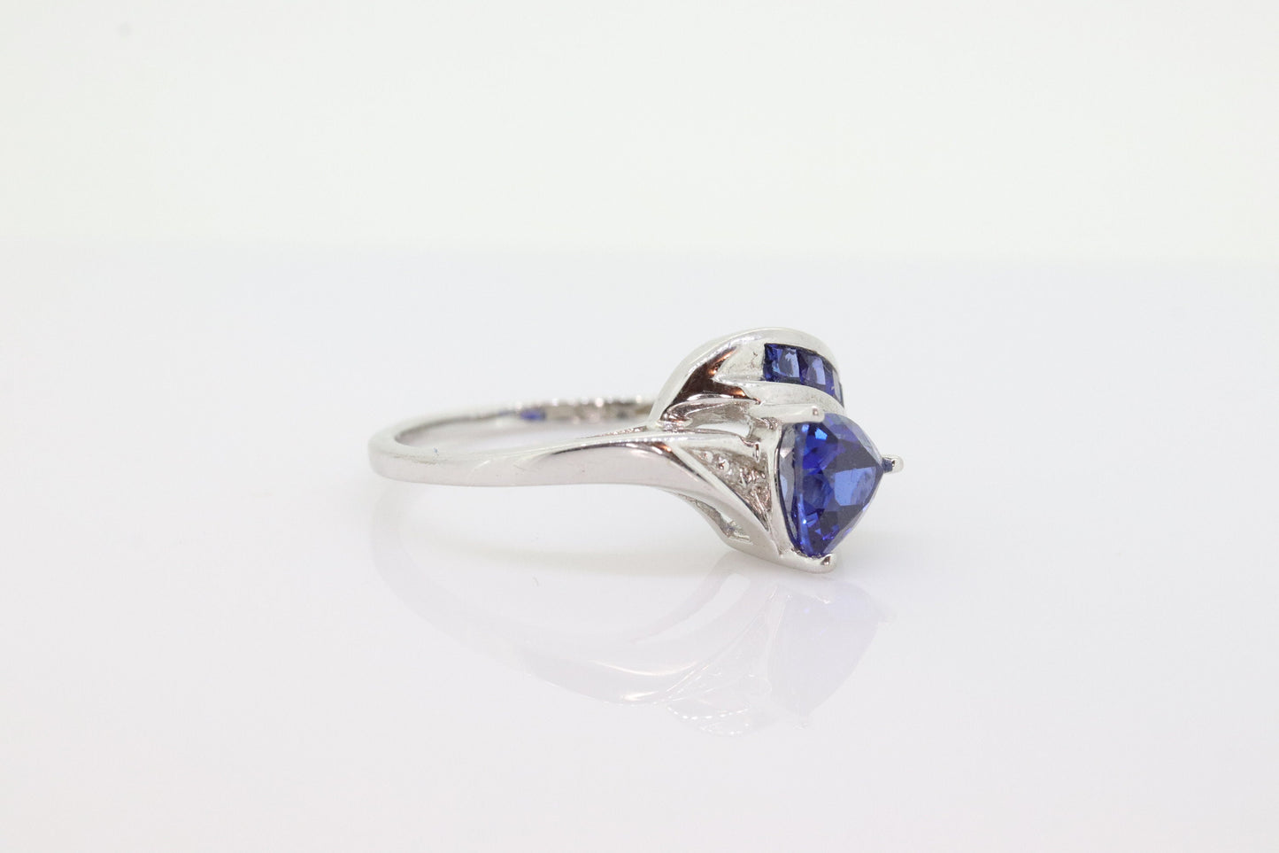 Trillion Sapphire and Diamond ring 10k white gold. 10k Triangle Blue sapphire ring. Princess Sapphire. st(62)