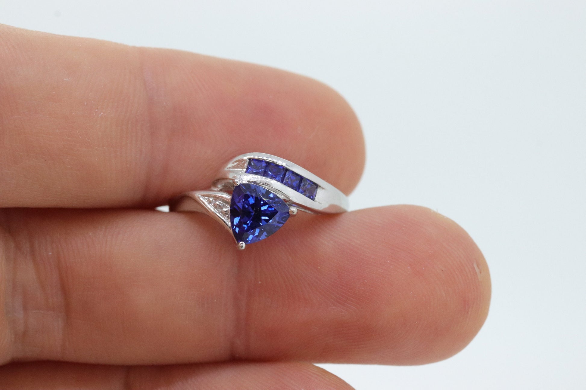 Trillion Sapphire and Diamond ring 10k white gold. 10k Triangle Blue sapphire ring. Princess Sapphire. st(62)