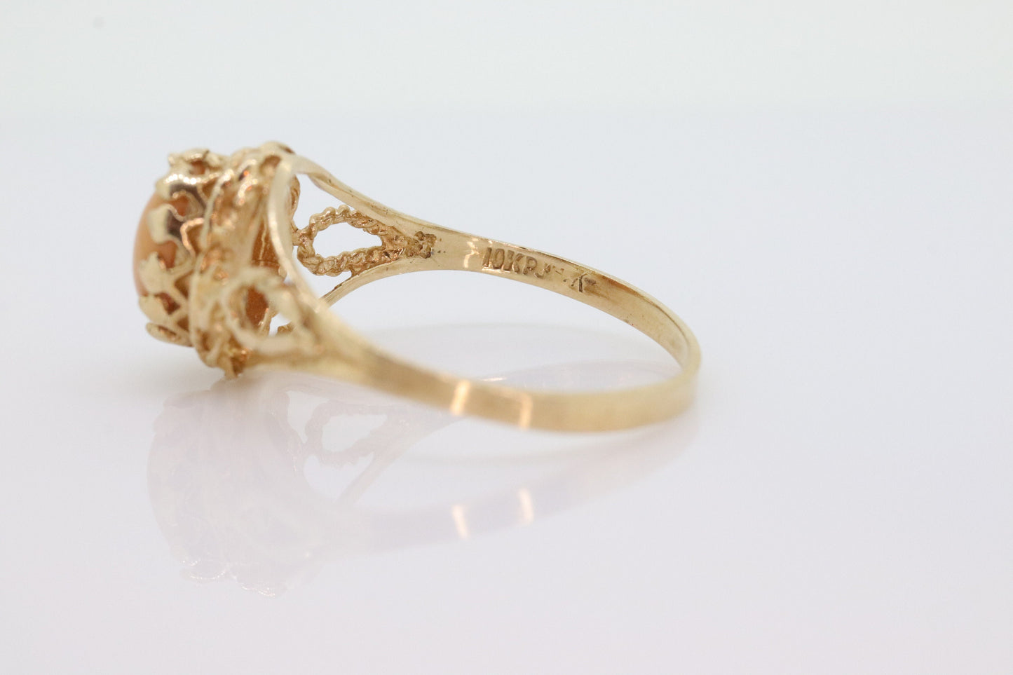 10k Coral Pink Cabochon ring. Open scroll filigree Coral ring. Open scroll band. 10k Yellow gold coral. st(60)