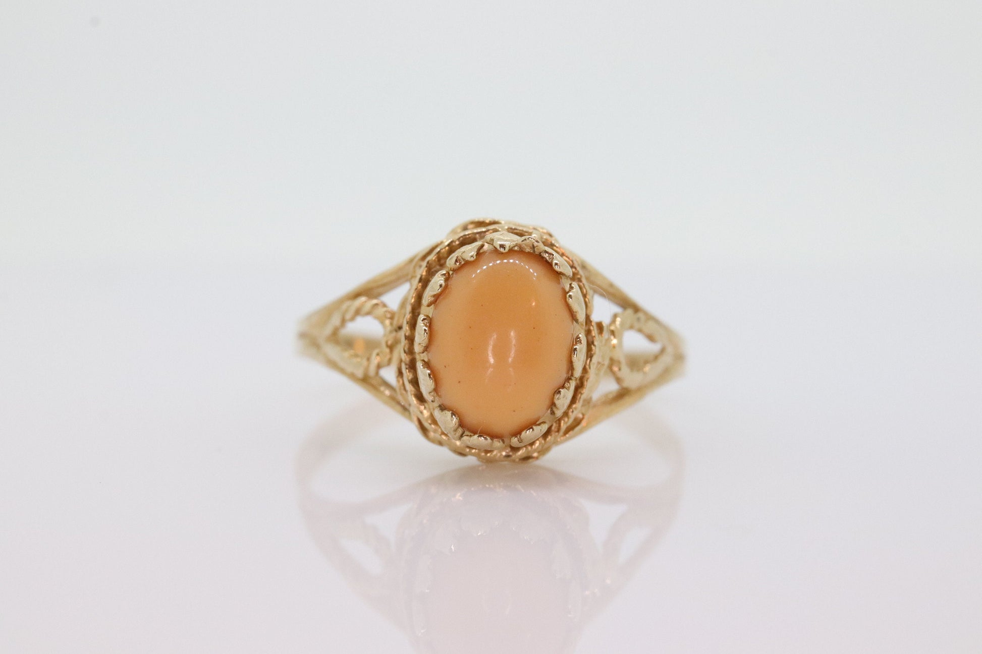 10k Coral Pink Cabochon ring. Open scroll filigree Coral ring. Open scroll band. 10k Yellow gold coral. st(60)