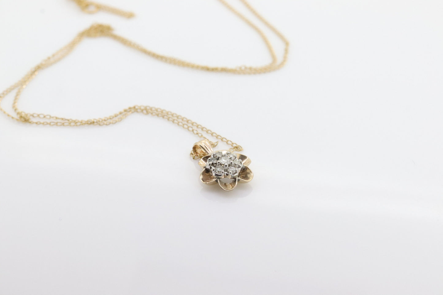 14k Diamond DAISY Pendant. 14k Diamond Daisy Buttercup flower pendant and necklace. st(110)
