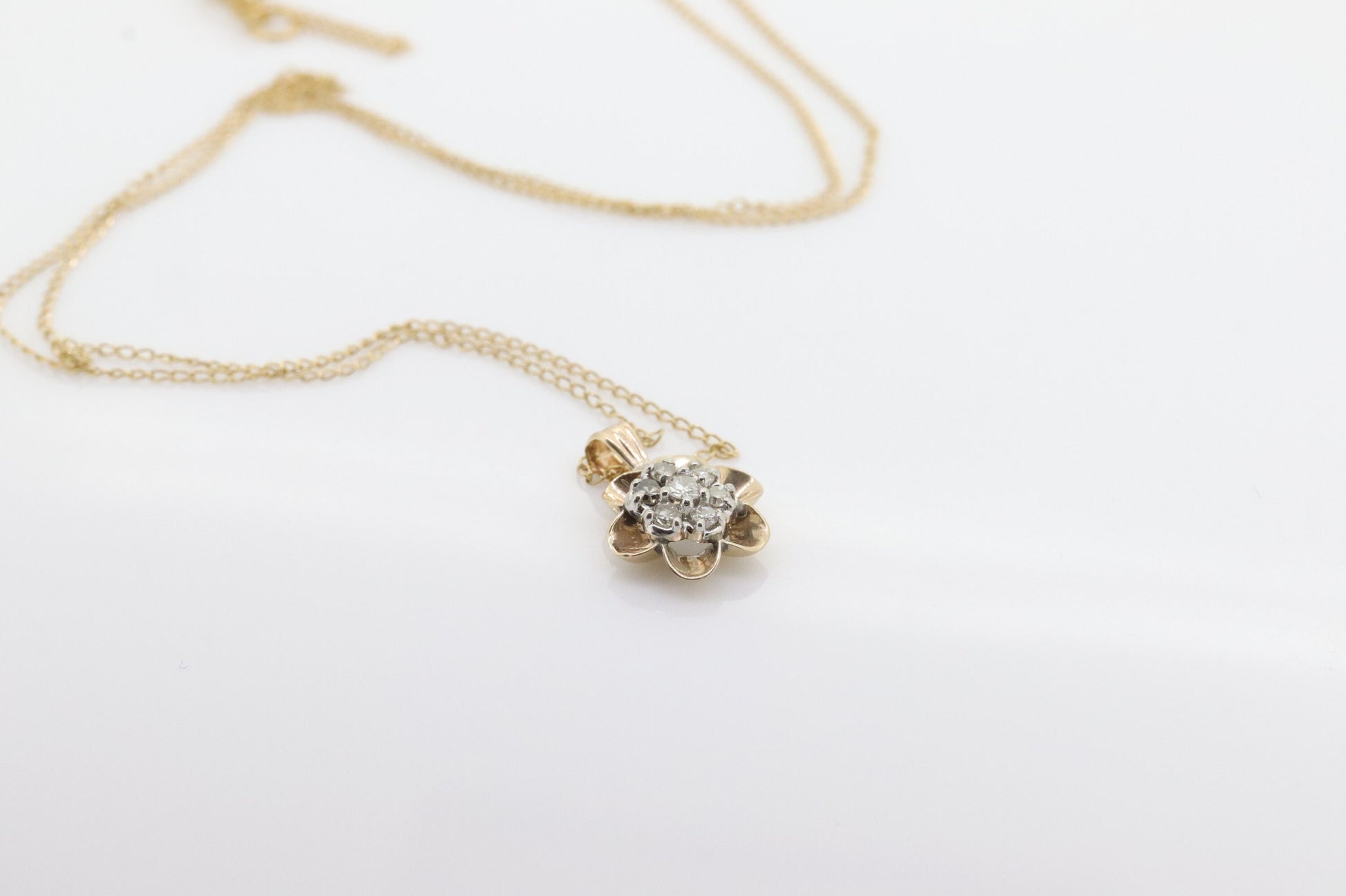 14k Diamond DAISY Pendant. 14k Diamond Daisy Buttercup flower pendant and necklace. st(110)