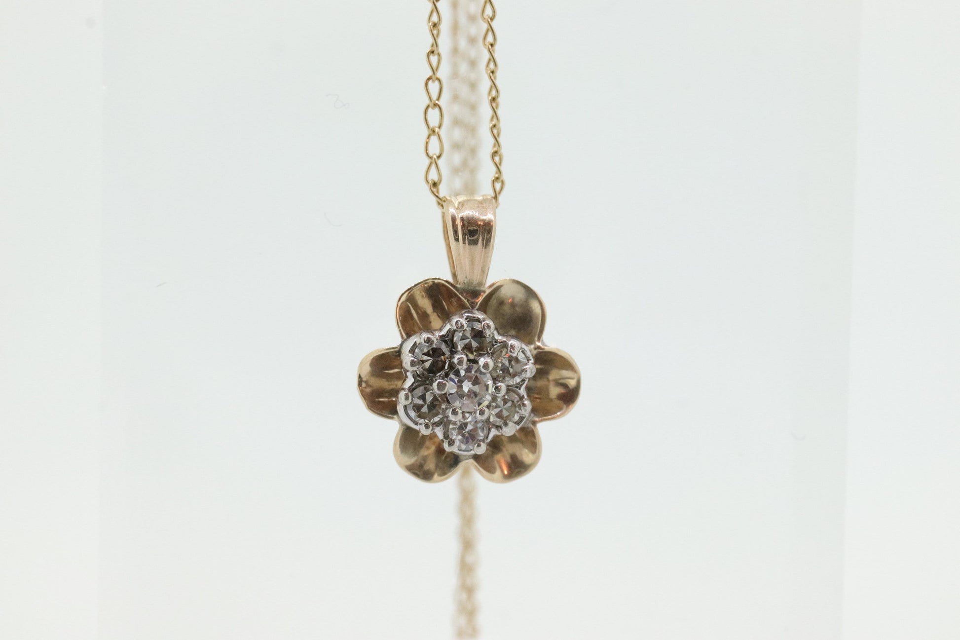 14k Diamond DAISY Pendant. 14k Diamond Daisy Buttercup flower pendant and necklace. st(110)
