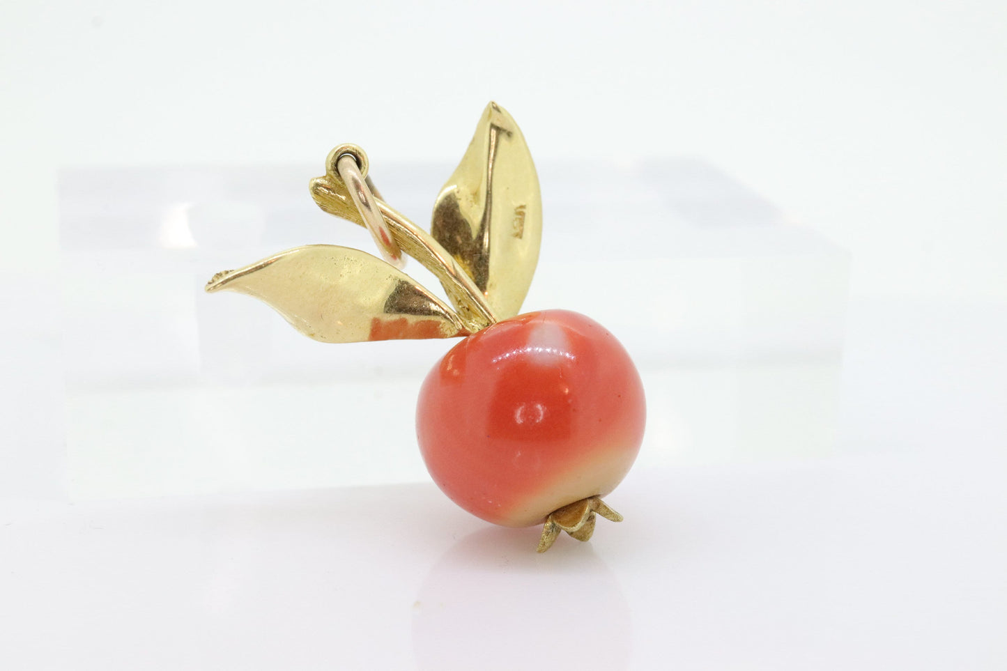 18k Apple Pendant. Large Carnelian Orange Apple Pendant. 18k Apple Charm st(101)
