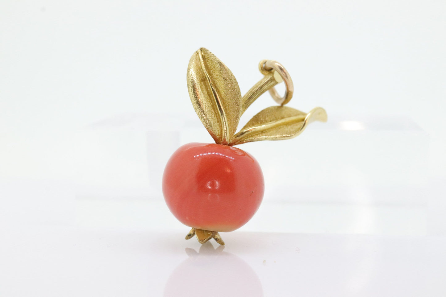 18k Apple Pendant. Large Carnelian Orange Apple Pendant. 18k Apple Charm st(101)