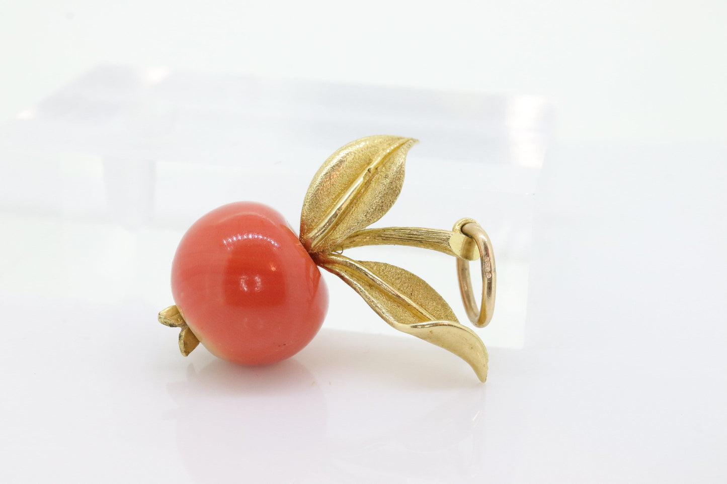 18k Apple Pendant. Large Carnelian Orange Apple Pendant. 18k Apple Charm st(101)