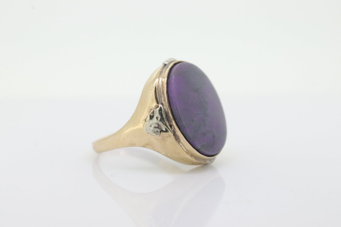 10k SUGILITE Purple bezel ring. Antique 10k Oval Purple Sugilite bezel set in a cup shank. Pinky Pinkie ring st(68)