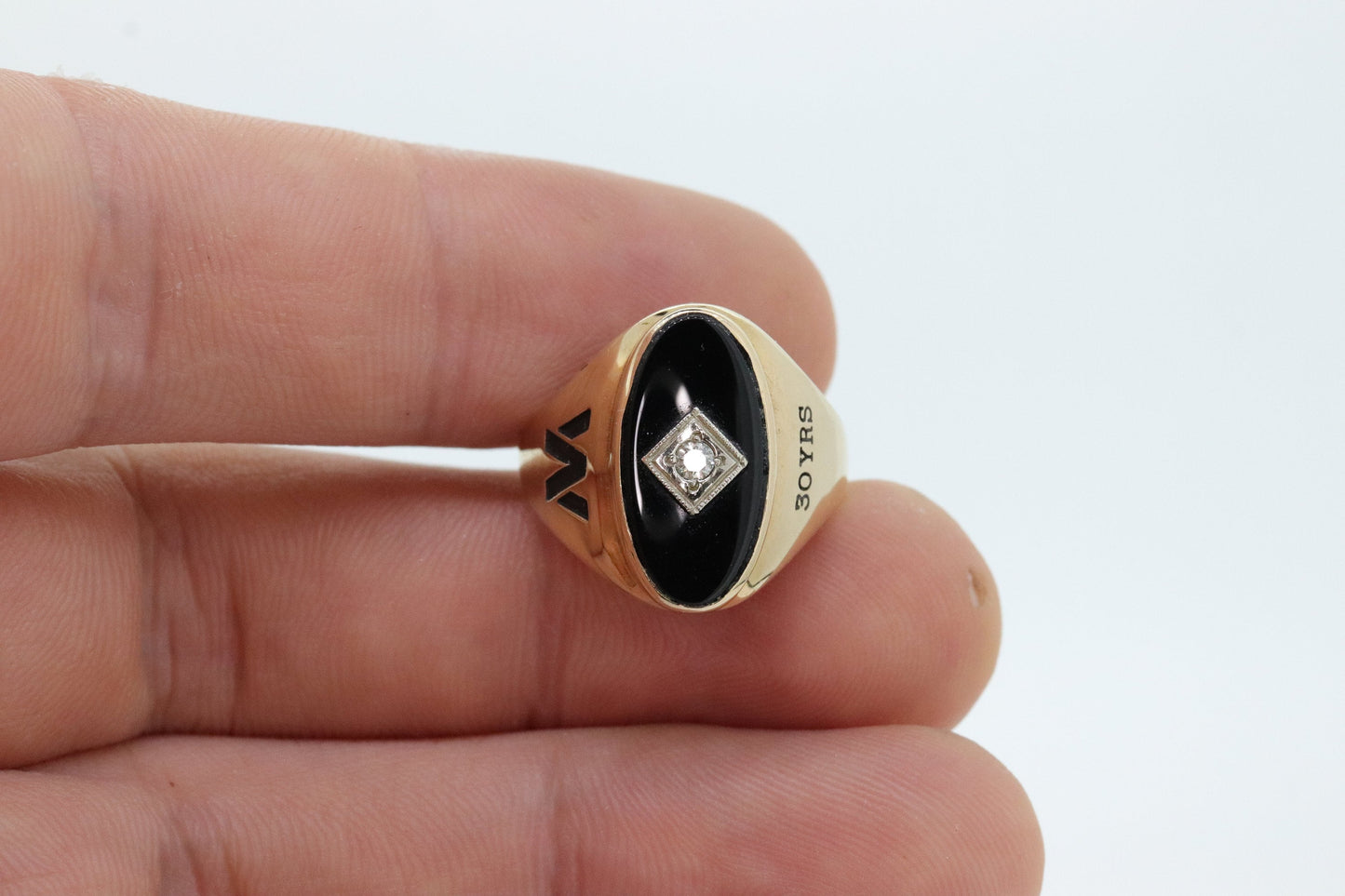 10k ONYX and diamond ring. Onyx and diamond yellow gold W 30 Year Anniversary st75