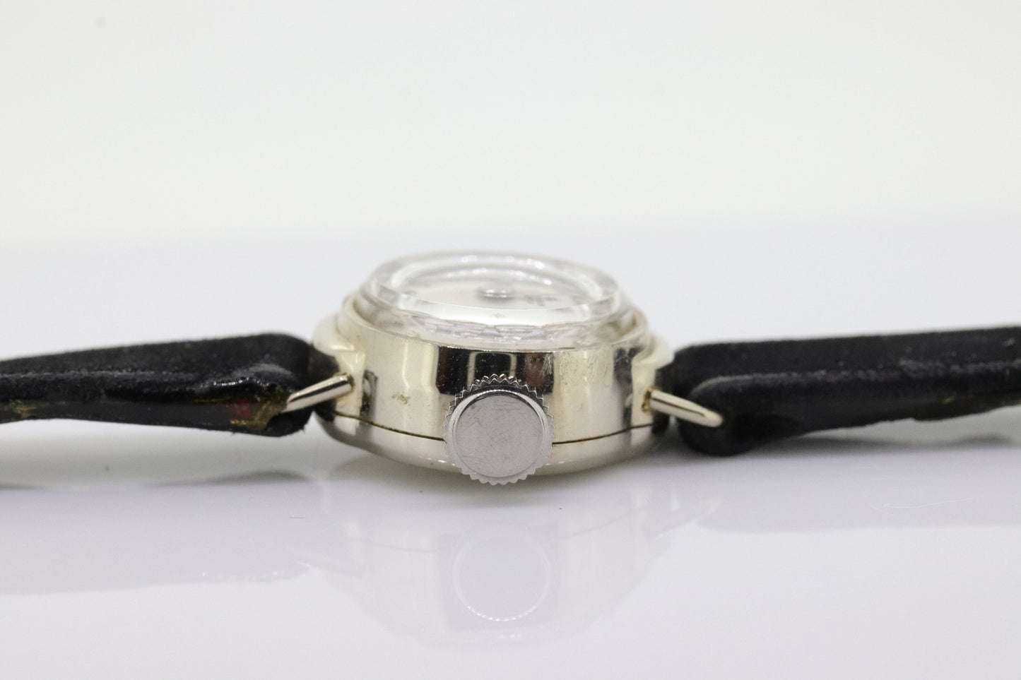 18k Bucherer Manual wristwatch. 18k White gold bezel SWISS manual watch. Minimalist design st(103/50)