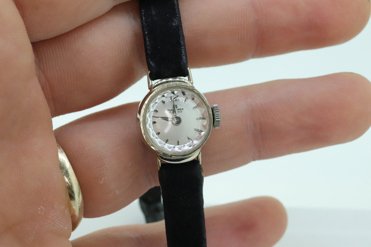 18k Bucherer Manual wristwatch. 18k White gold bezel SWISS manual watch. Minimalist design st(103/50)