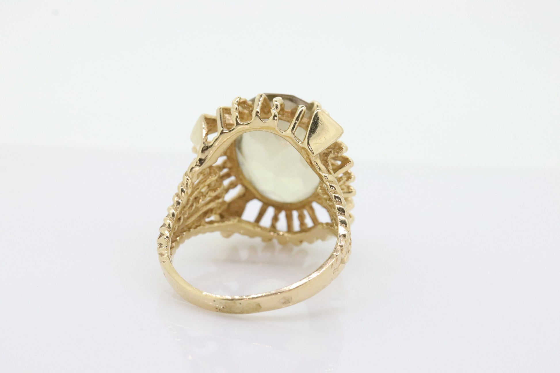 14k Large Oval GREEN Amethyst ring. 14k Large Light Green Amethyst Cocktail Statement ring st(172/50)