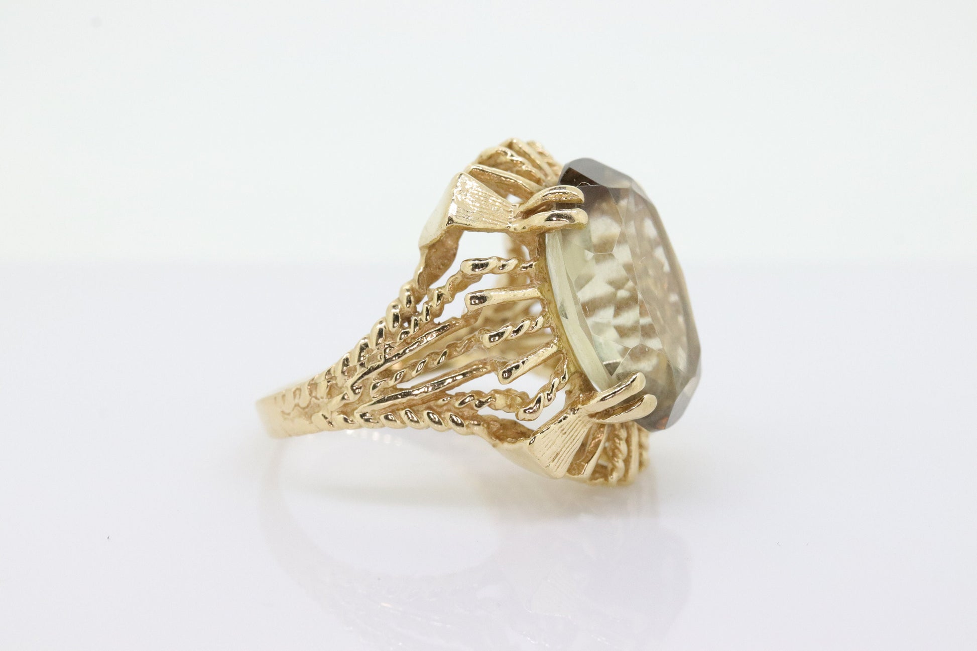 14k Large Oval GREEN Amethyst ring. 14k Large Light Green Amethyst Cocktail Statement ring st(172/50)