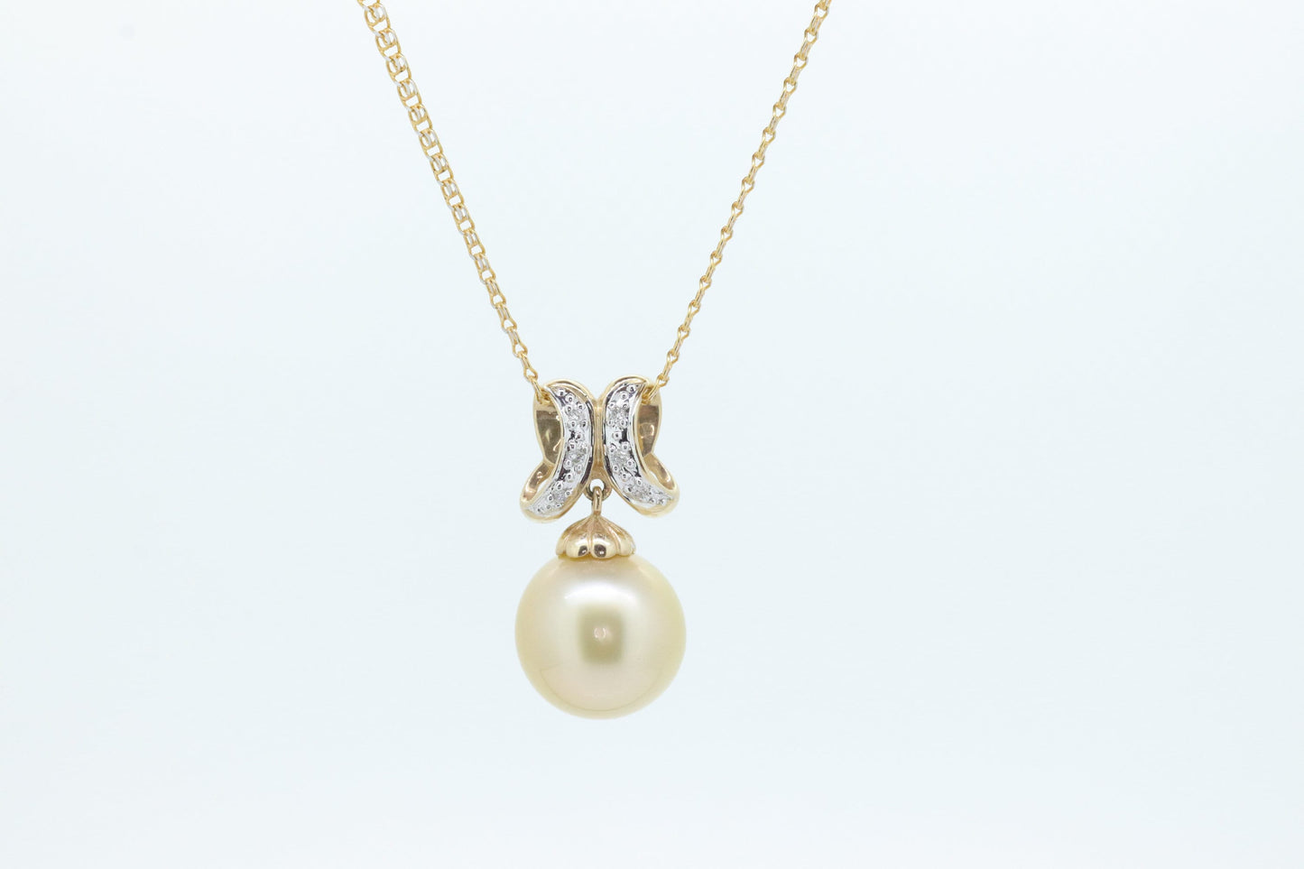 South Sea Pearl Pendant. 14k Gold South Sea Pearl Dangle Pendant Necklace. Large Pearl diamond necklace. st(192/11)