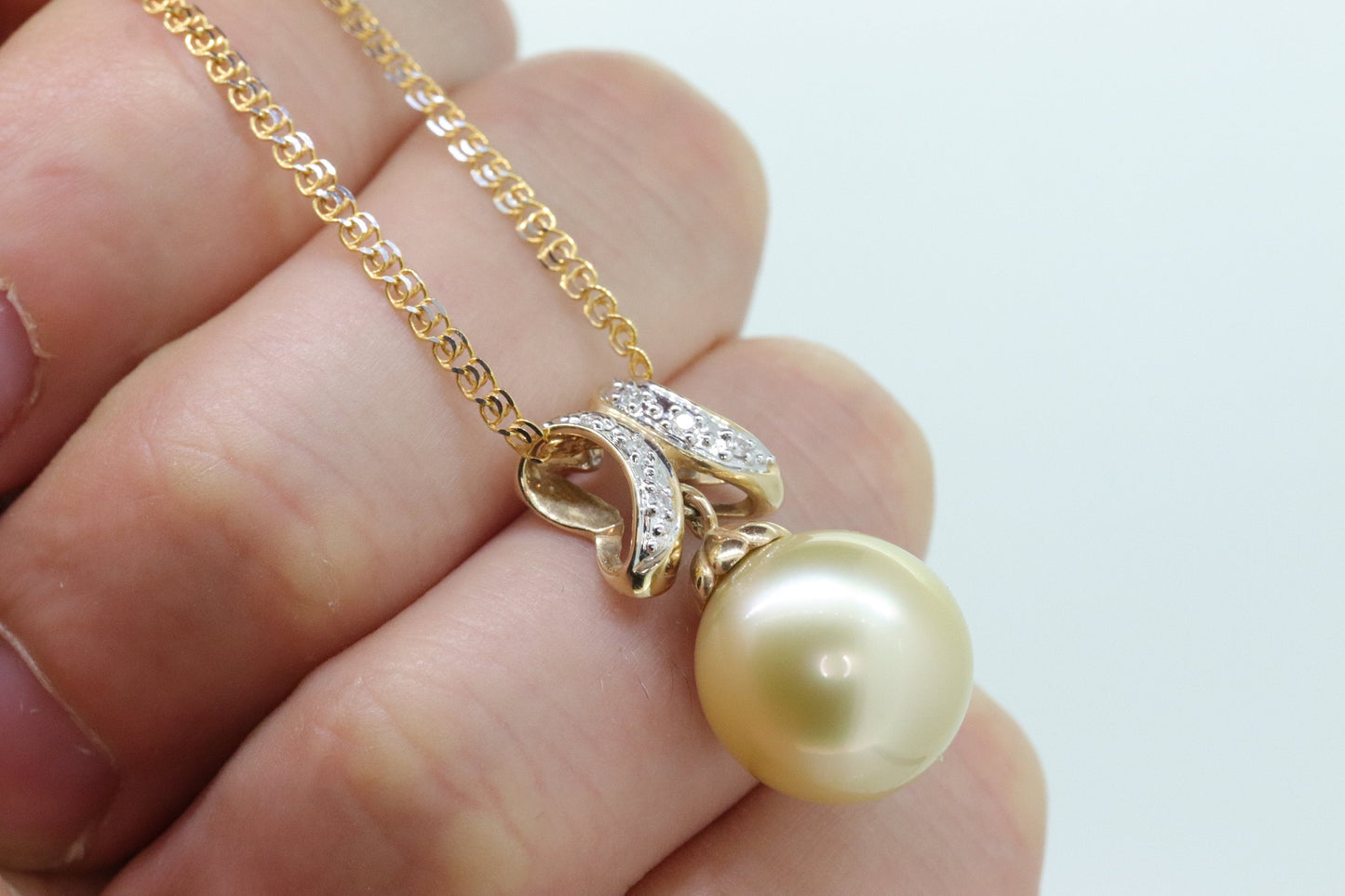 South Sea Pearl Pendant. 14k Gold South Sea Pearl Dangle Pendant Necklace. Large Pearl diamond necklace. st(192/11)