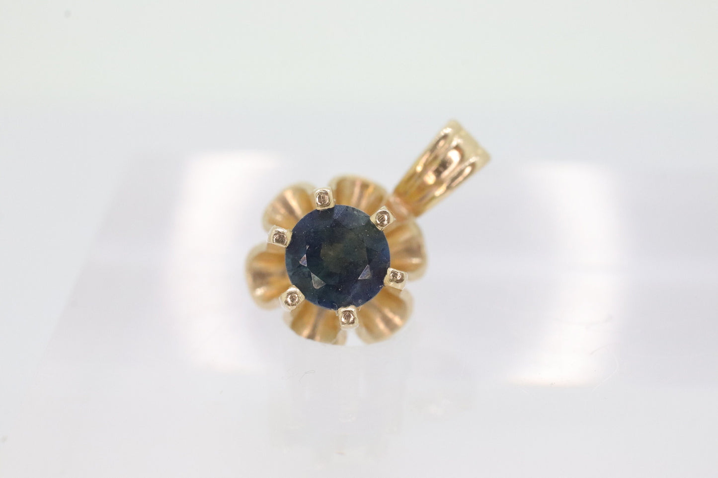 14k Blue TOPAZ buttercup Pendant. High quality solitaire pendant piece. st(12/11)