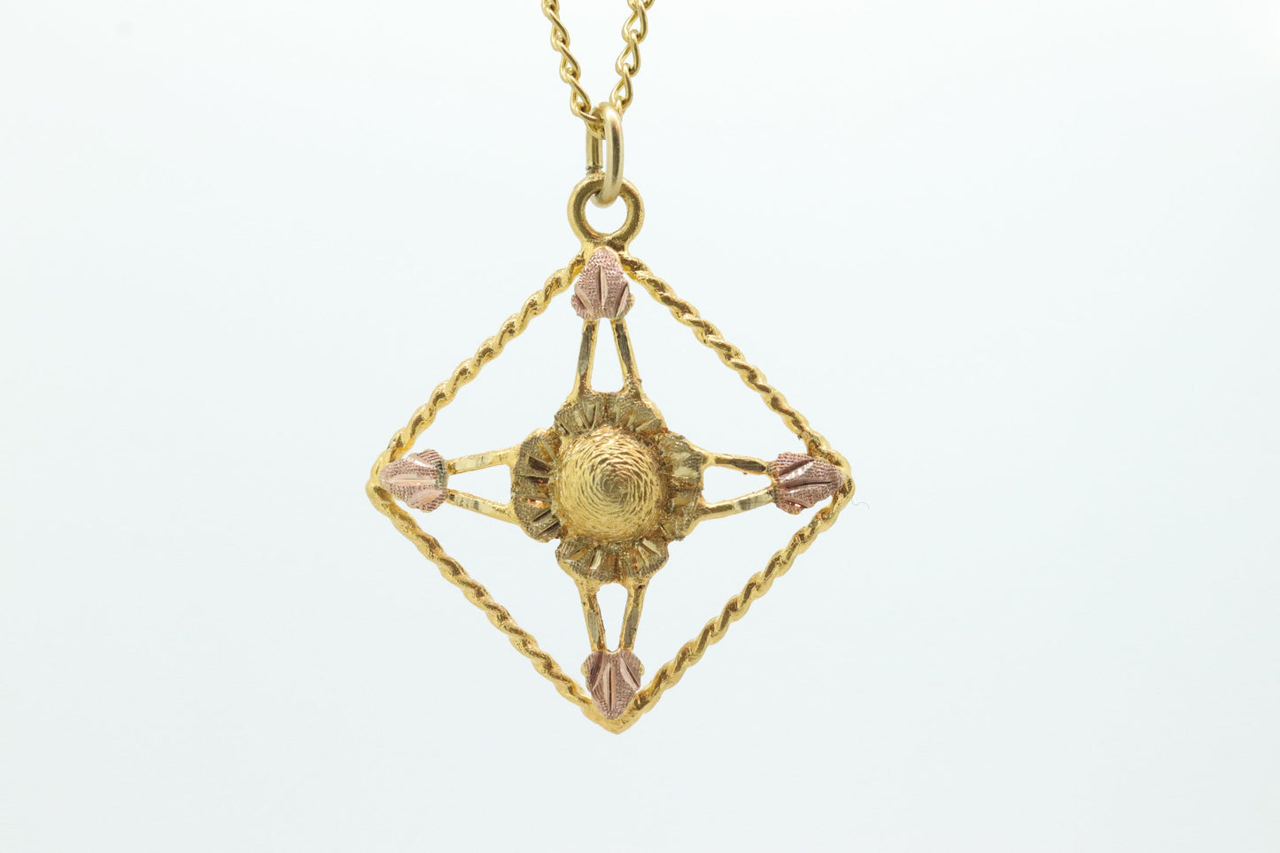Black Hills Gold Sun Flower Pendant. Vintage 10k Pendant Charm made by Black Hills Gold. st(60/38)
