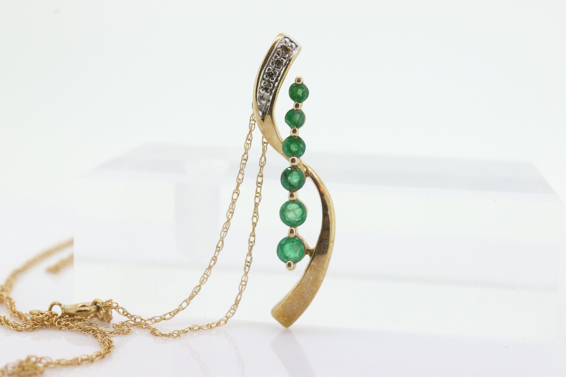 10k Gold 6 emerald Journey Pendant and necklace. Round Green Emerald Graduating Journey Pendant. St(75)