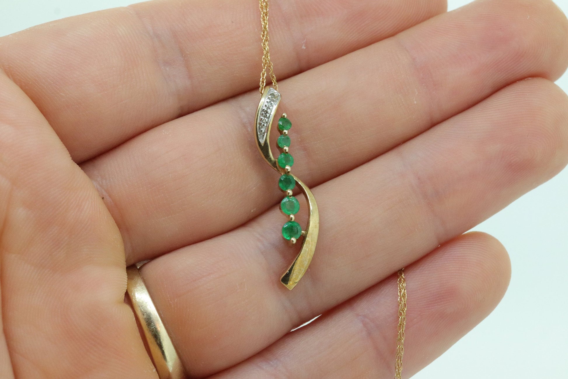10k Gold 6 emerald Journey Pendant and necklace. Round Green Emerald Graduating Journey Pendant. St(75)