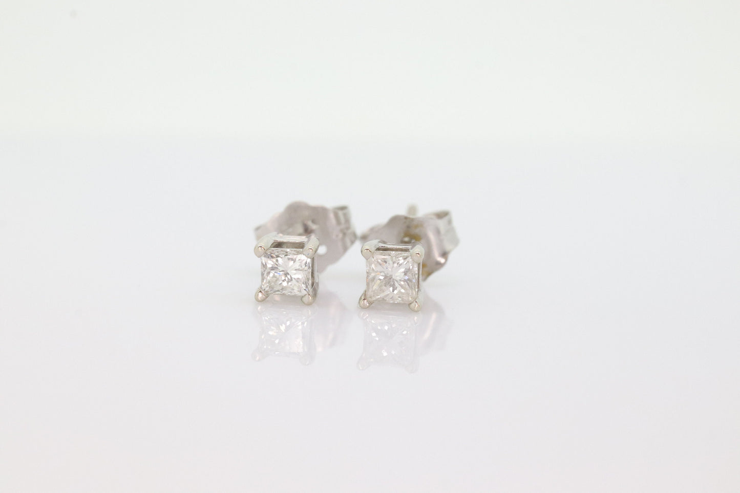 14k Diamond studs 14k gold earrings. 14k Princess Square Diamond Solitaire earrings. CERTIFIED st(138)