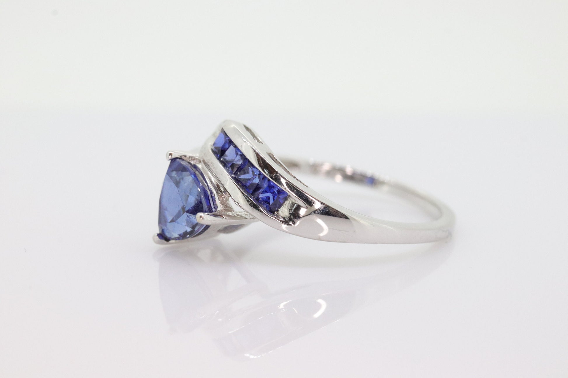 Trillion Sapphire and Diamond ring 10k white gold. 10k Triangle Blue sapphire ring. Princess Sapphire. st(62)