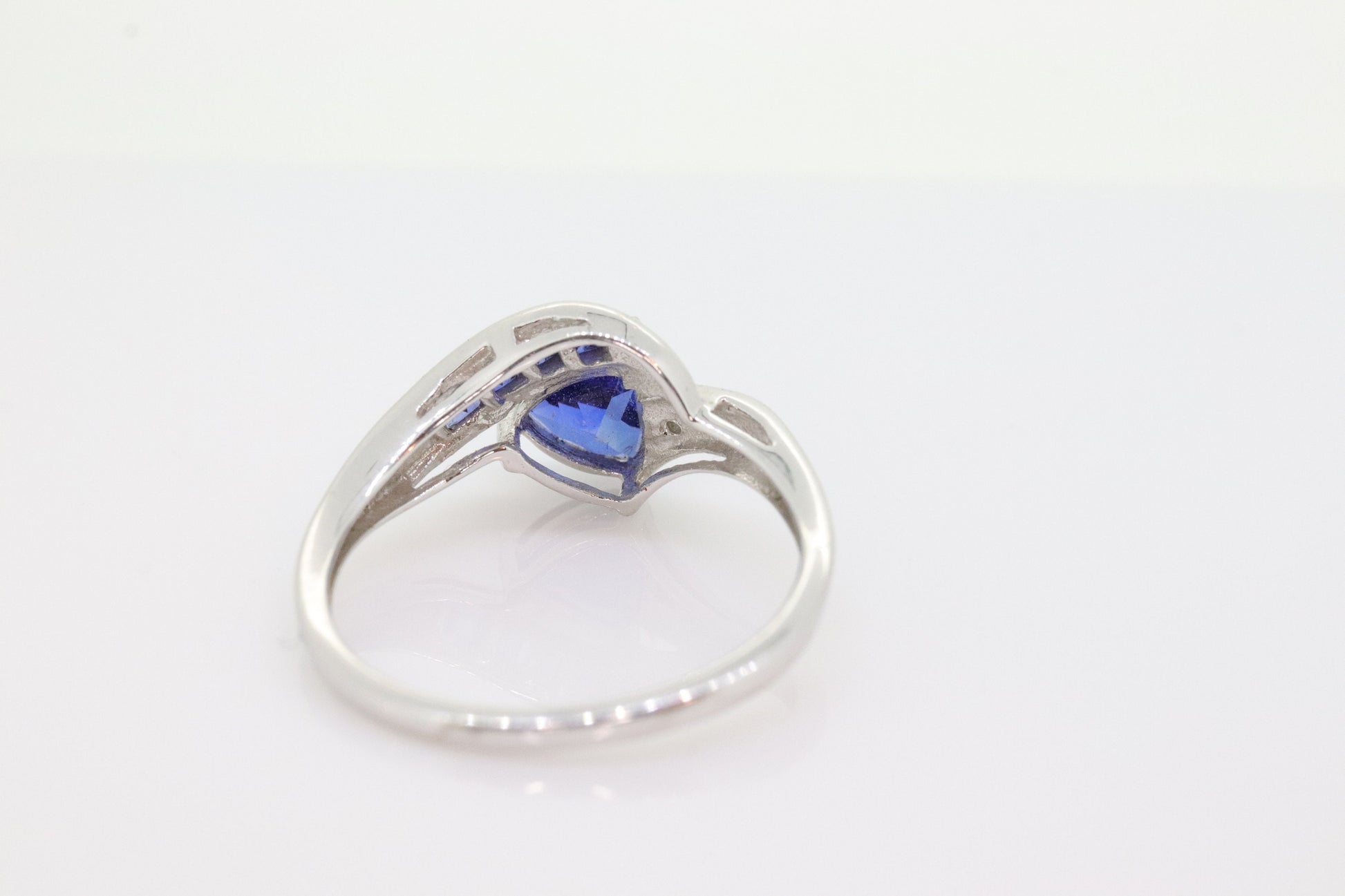 Trillion Sapphire and Diamond ring 10k white gold. 10k Triangle Blue sapphire ring. Princess Sapphire. st(62)