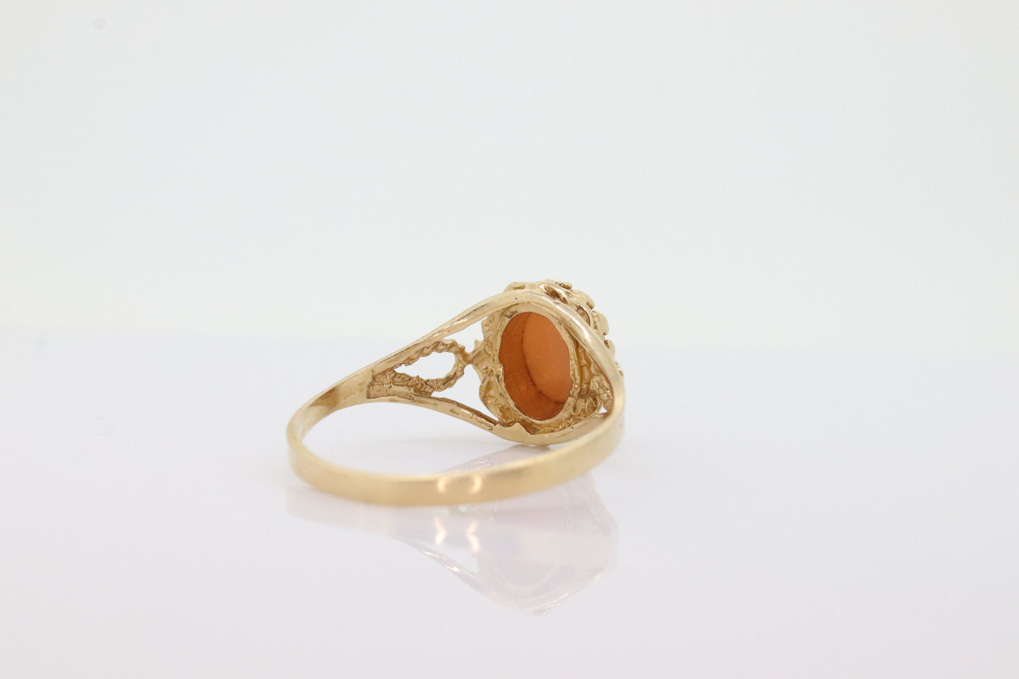 10k Coral Pink Cabochon ring. Open scroll filigree Coral ring. Open scroll band. 10k Yellow gold coral. st(60)
