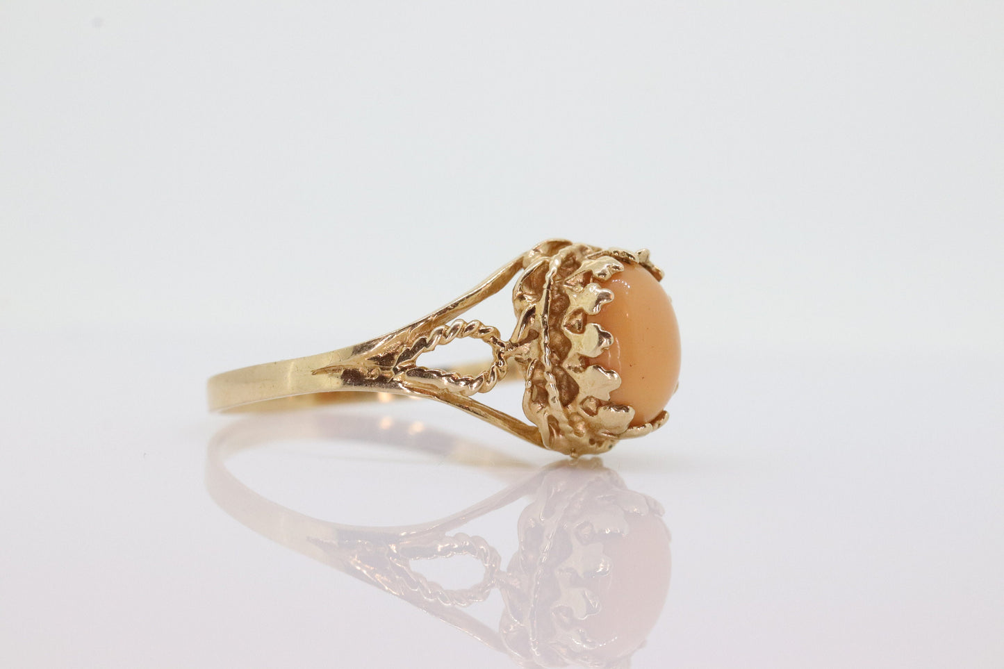 10k Coral Pink Cabochon ring. Open scroll filigree Coral ring. Open scroll band. 10k Yellow gold coral. st(60)