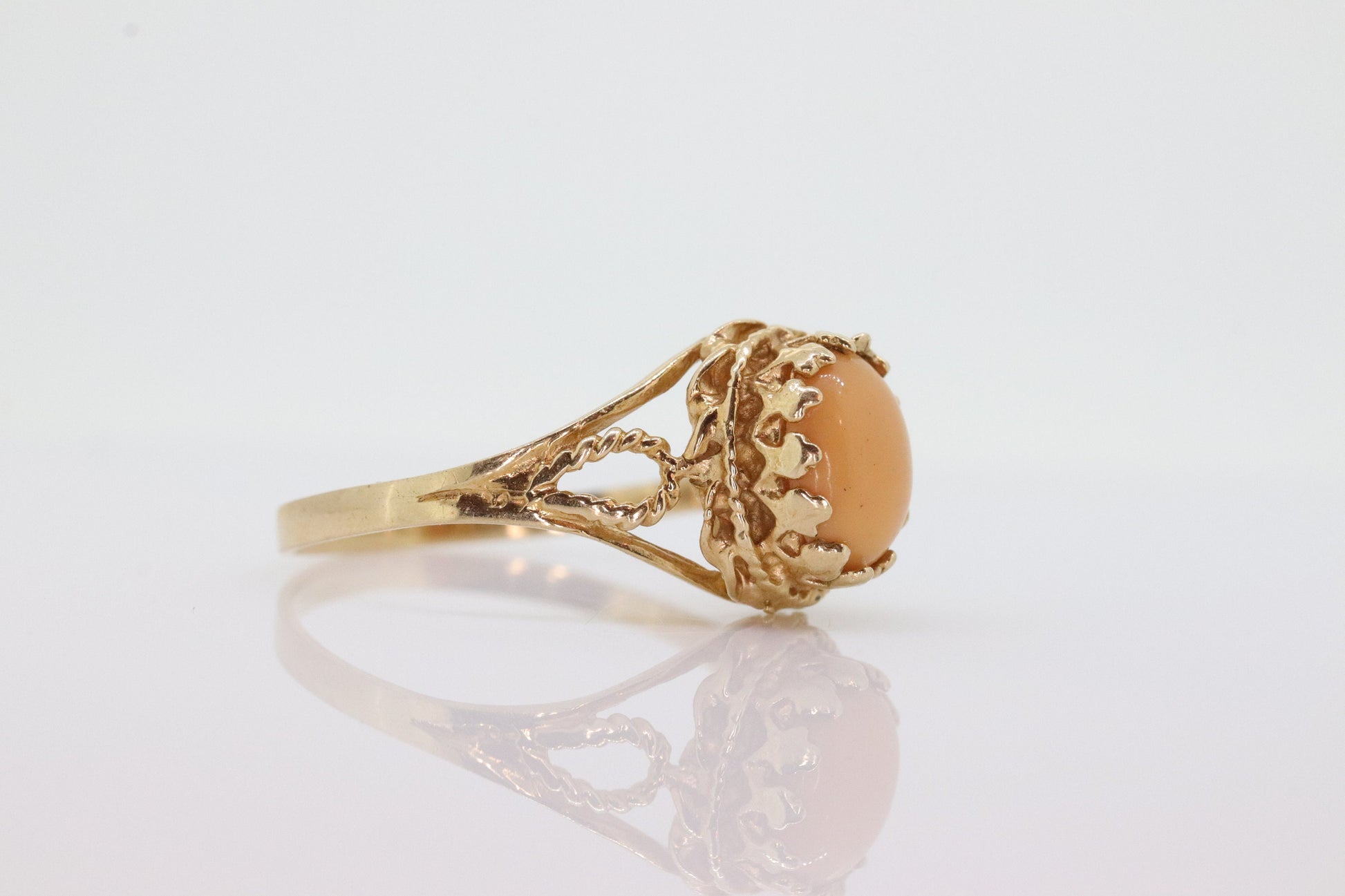 10k Coral Pink Cabochon ring. Open scroll filigree Coral ring. Open scroll band. 10k Yellow gold coral. st(60)