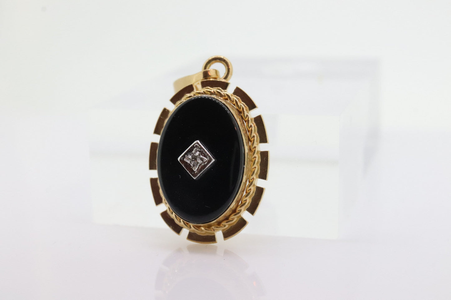 Onyx Pendant. Gold Filled 1/10 12k Art Deco Mourning Onyx Pendant for a necklace. oval Onyx Pendant. st(37)