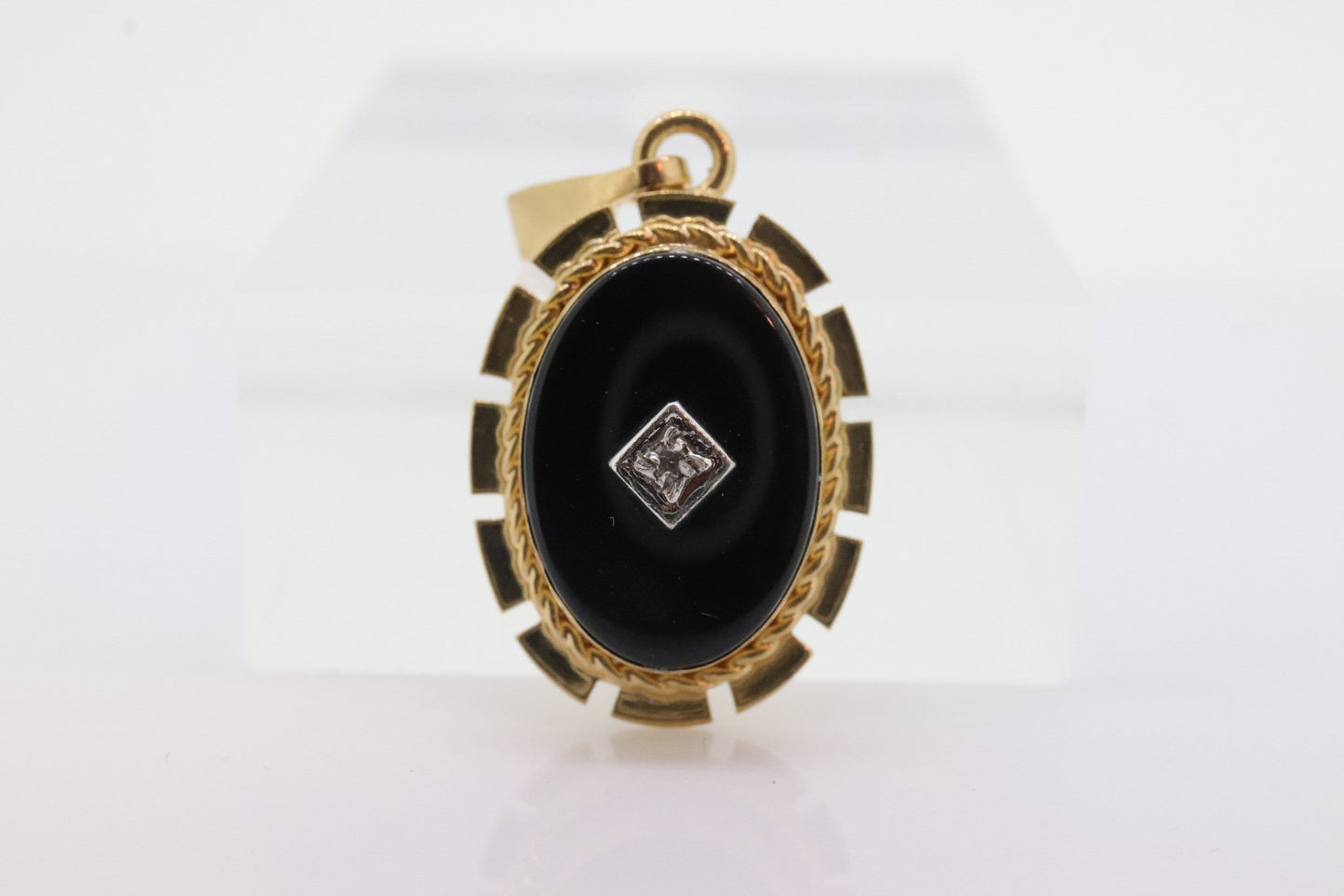 Onyx Pendant. Gold Filled 1/10 12k Art Deco Mourning Onyx Pendant for a necklace. oval Onyx Pendant. st(37)