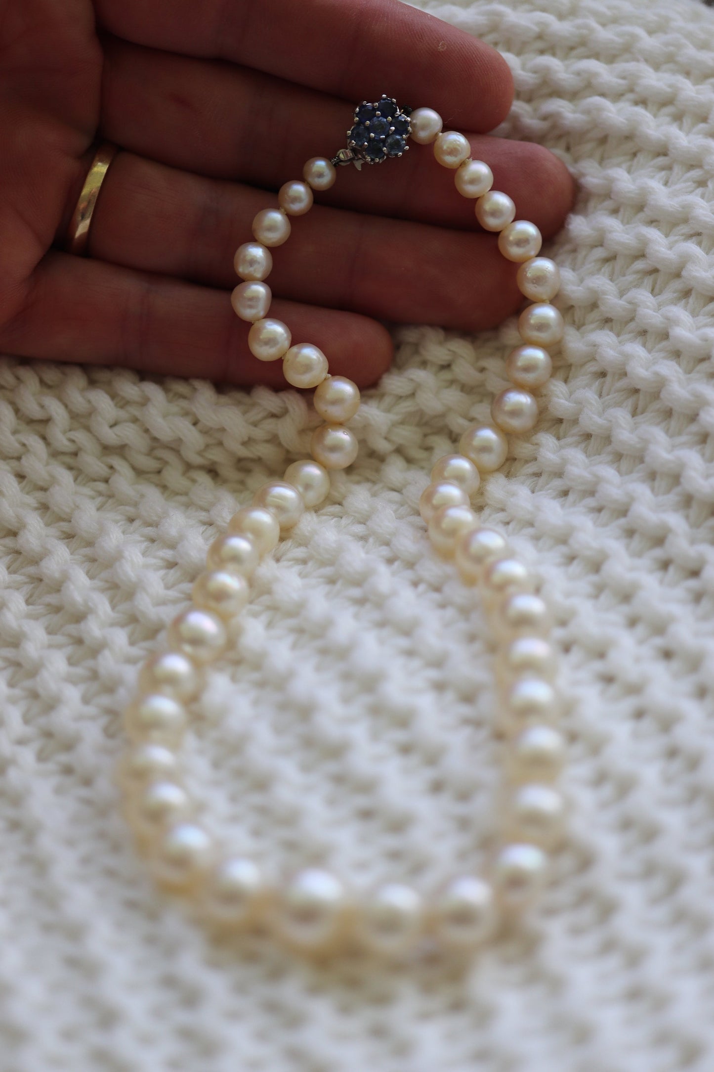 14k Sapphire Graduated Saltwater Pearl Choker one thread necklace. Large Pearl Necklace. st(142)