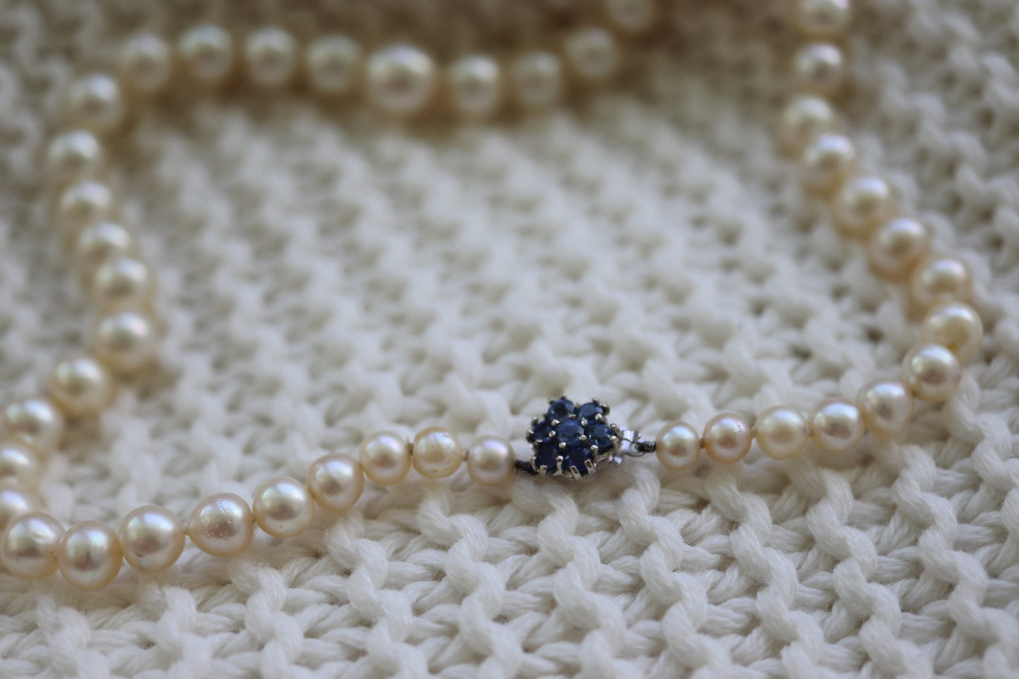 14k Sapphire Graduated Saltwater Pearl Choker one thread necklace. Large Pearl Necklace. st(142)