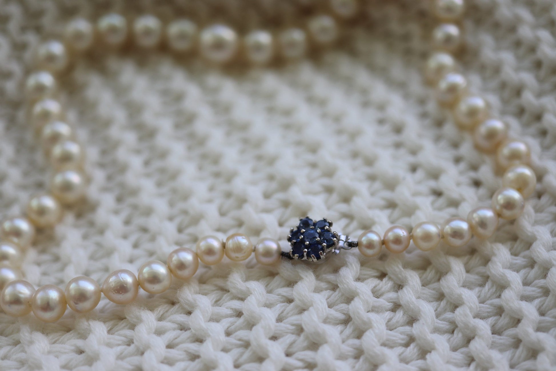 14k Sapphire Graduated Saltwater Pearl Choker one thread necklace. Large Pearl Necklace. st(142)