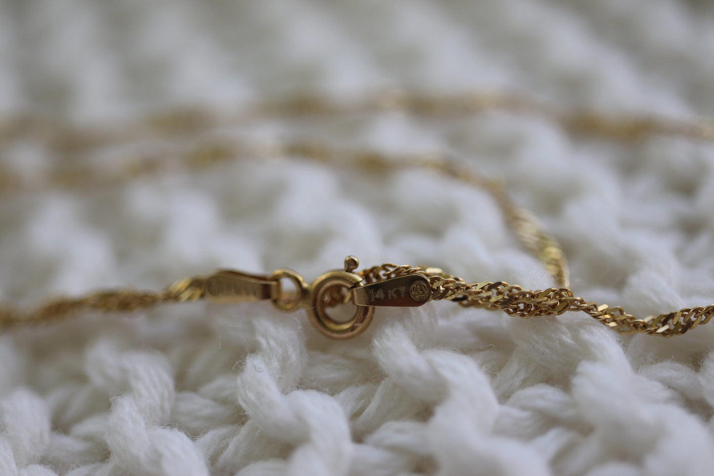 14k Singapore chain link Necklace. 14k Yellow Gold Singapore Twisted Curb Chain. 2mm 24inch 3.2grams st(42)