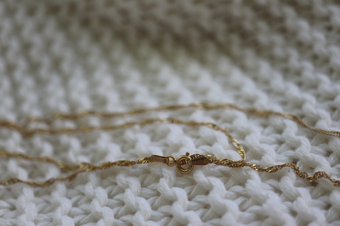 14k Singapore chain link Necklace. 14k Yellow Gold Singapore Twisted Curb Chain. 2mm 24inch 3.2grams st(42)
