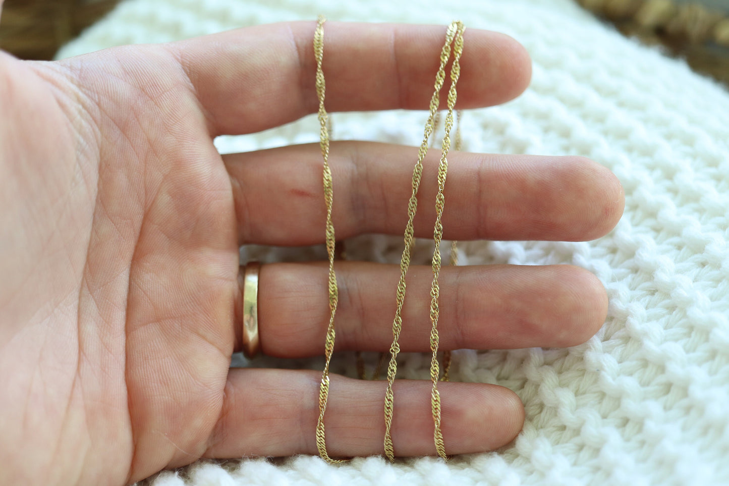 14k Singapore chain link Necklace. 14k Yellow Gold Singapore Twisted Curb Chain. 2mm 24inch 3.2grams st(42)
