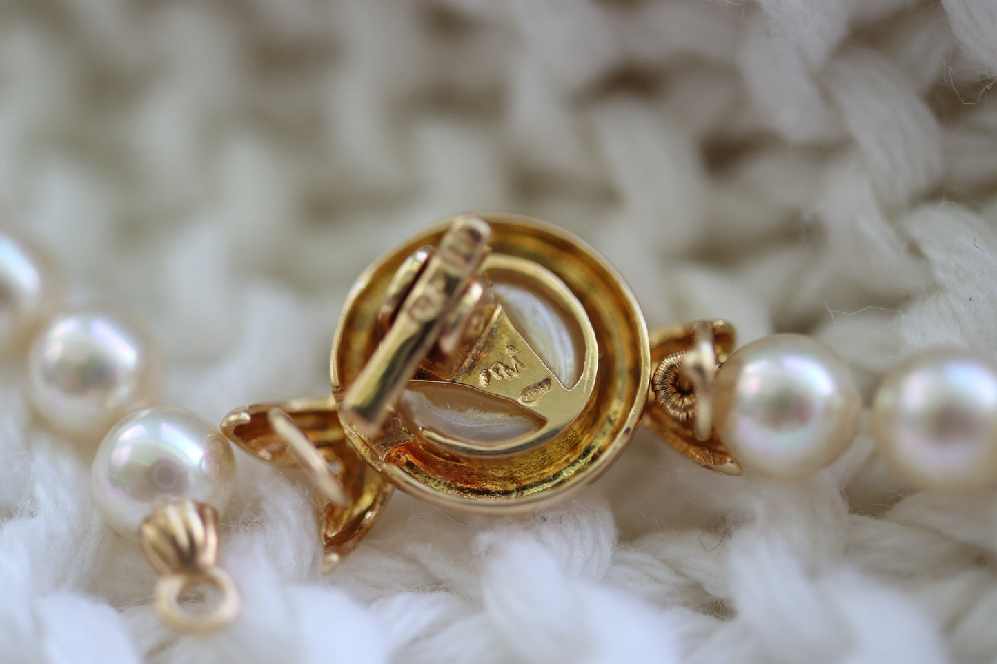18k Akoya Pearl Necklace. High Quality Designer 18in length 5.5mm AKOYA pearls with warm hue. 18k PMS Designer Pearls necklace. st(115)