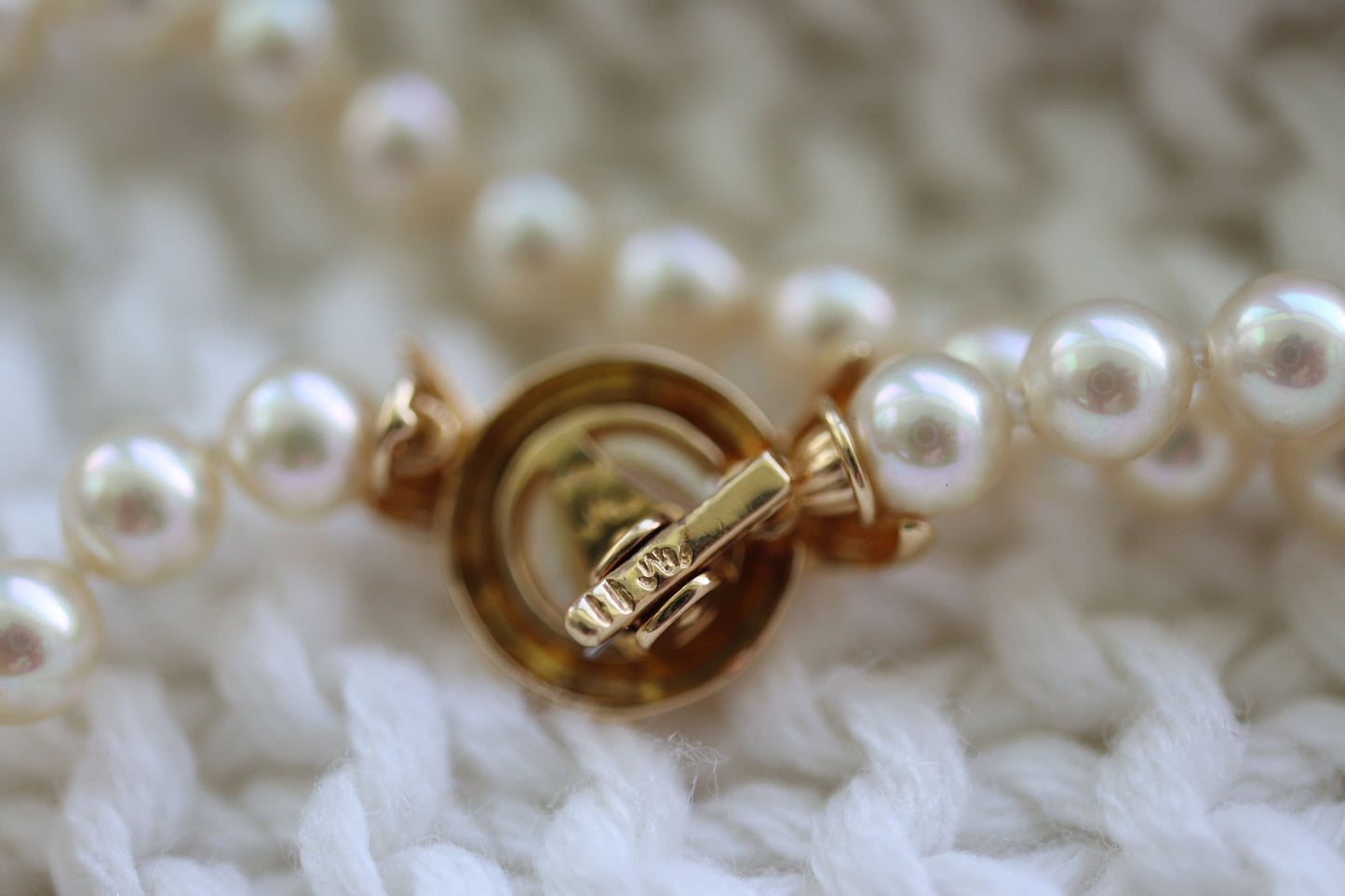 18k Akoya Pearl Necklace. High Quality Designer 18in length 5.5mm AKOYA pearls with warm hue. 18k PMS Designer Pearls necklace. st(115)