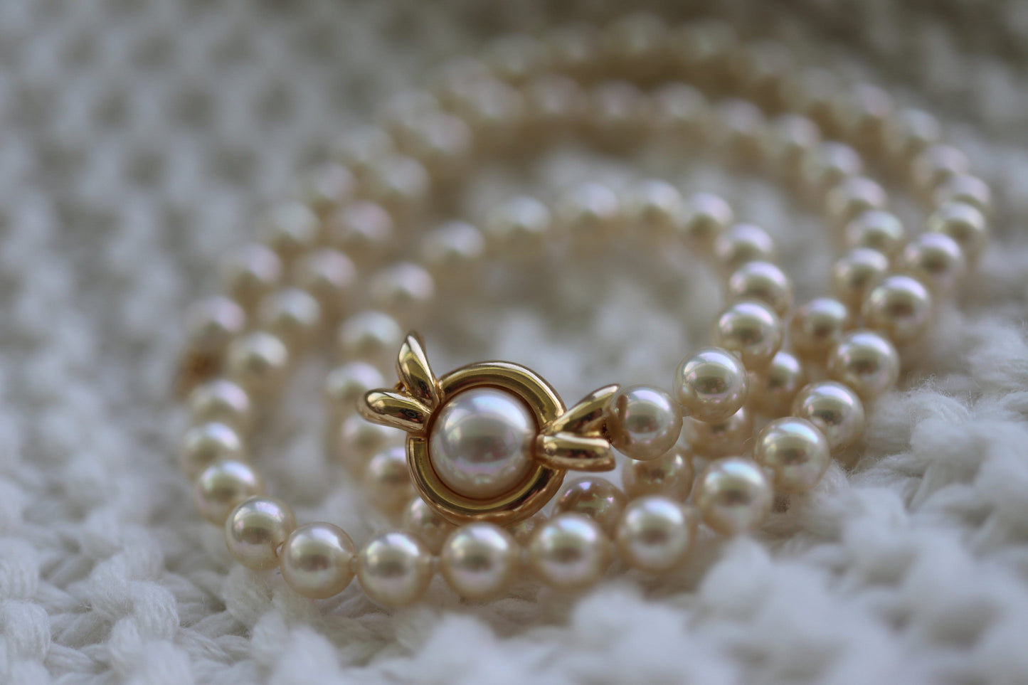 18k Akoya Pearl Necklace. High Quality Designer 18in length 5.5mm AKOYA pearls with warm hue. 18k PMS Designer Pearls necklace. st(115)