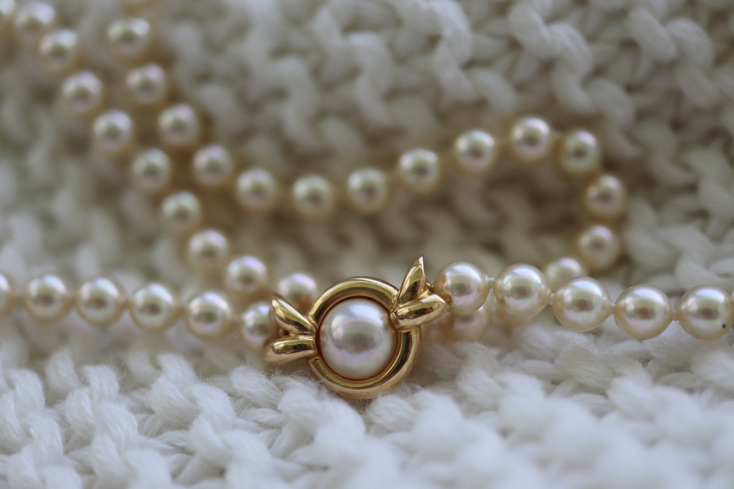 18k Akoya Pearl Necklace. High Quality Designer 18in length 5.5mm AKOYA pearls with warm hue. 18k PMS Designer Pearls necklace. st(115)