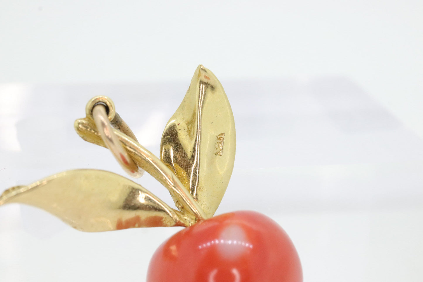 18k Apple Pendant. Large Carnelian Orange Apple Pendant. 18k Apple Charm st(101)