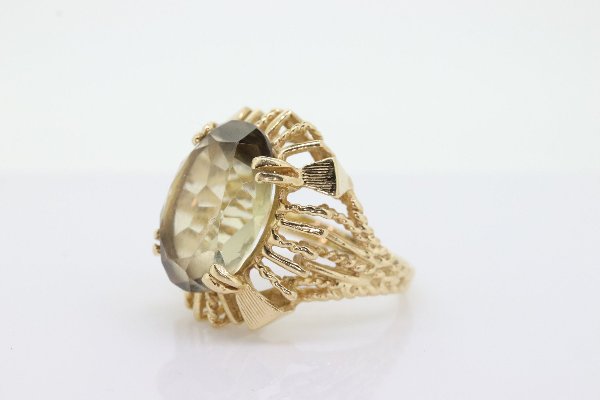 14k Large Oval GREEN Amethyst ring. 14k Large Light Green Amethyst Cocktail Statement ring st(172/50)